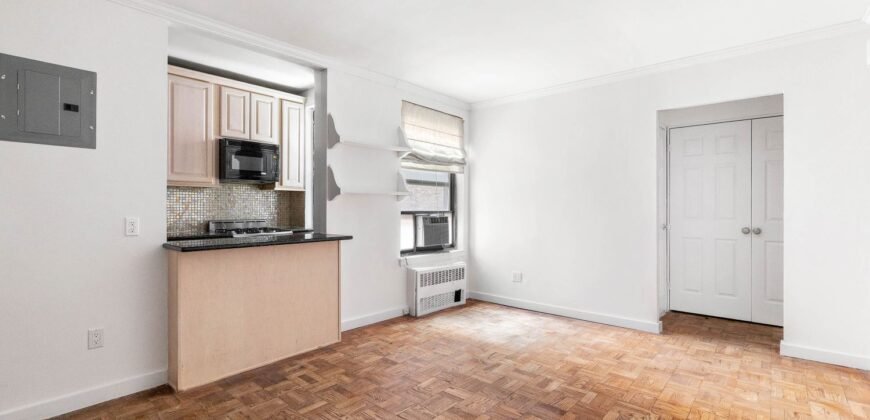 208 East 70th Street, Unit 1C, Upper East Side, Manhattan, NY 100