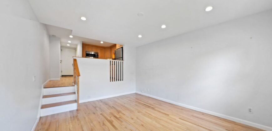 211 Thompson Street, Unit 5L, Greenwich Village, Manhattan, NY 10012