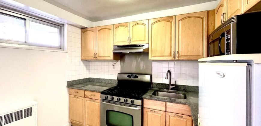 215 Park Row, Unit 10F, Civic Center, Manhattan, NY 10038